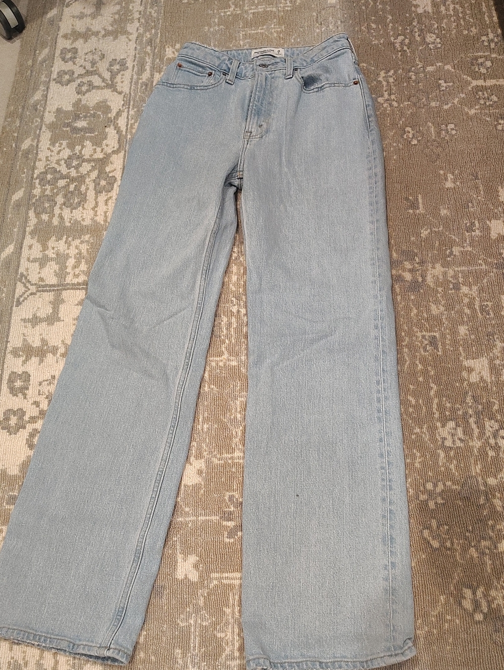 Ambercrombie High Rise Curve Love Relaxed Jeans